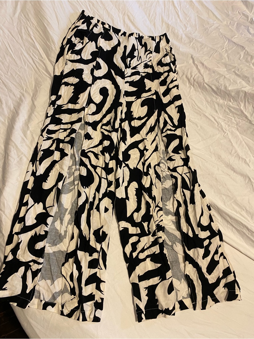 Black & White Printed Wide-Leg Pants